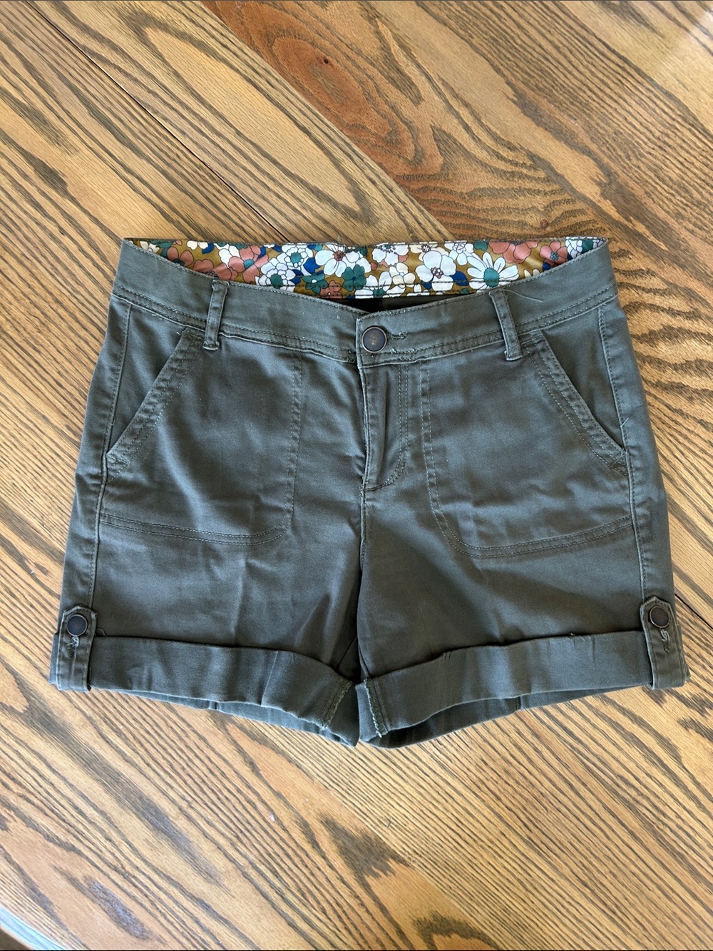 Casual Olive Roll-Cuff Shorts, size 4, see photos for imperfection